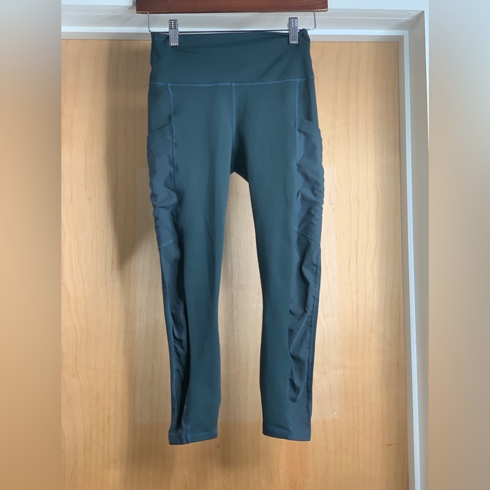 Fabletics Trinity Motion365 Mid-Rise Leggings. Size-X-Small - Picture 2 of 4